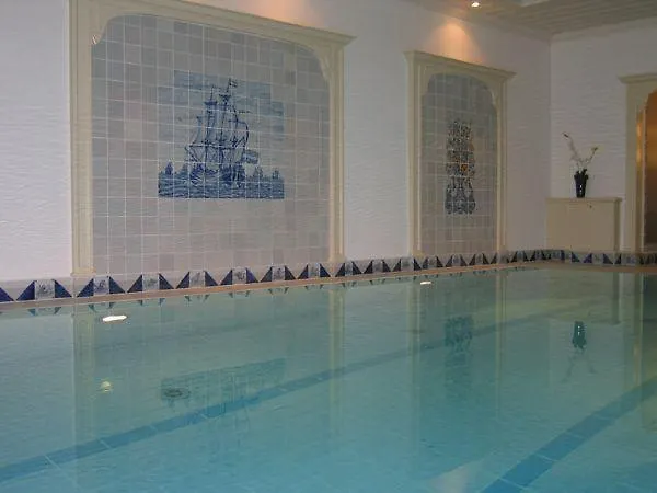 Gartensuite-west-kamin-sauna-pool-garten