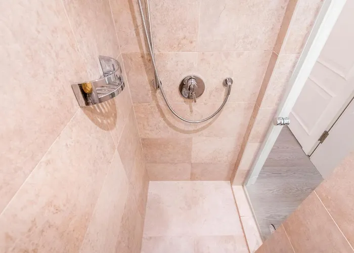 Gartensuite-west-kamin-sauna-pool-garten *